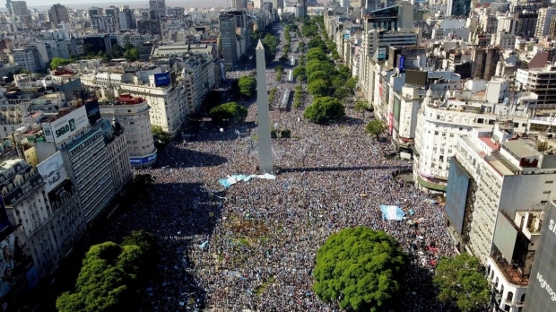 2022 카타르 월드컵에서 우승을 차지한 아르헨티나 축구 국가대표팀을 보기 위해 약 400만 명이 모였다