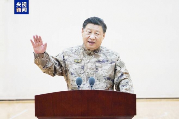 2022년 11월 8일 군복을 입고 군사위원회 합동작전지휘센터를 둘러본 시진핑 중국 국가 주석. 중국 중앙방송(CCTV) 계열 매체 양스신원 캡처