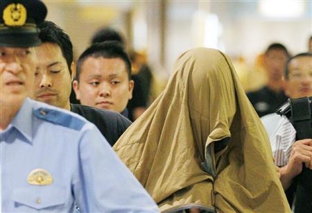 이색 알바 천국 일본에서 이번에는 일당 1000만원의 고액 떼강도 알바 사건이 발생해 해외에 거주 중인 주모자에 대한 경찰의 합동 수사가 진행 중인 것으로 알려졌다.