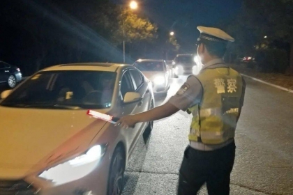 음주운전인줄 알고 경찰과 추격전 벌인 운전자의 ‘반전 결말’ [여기는 중국]