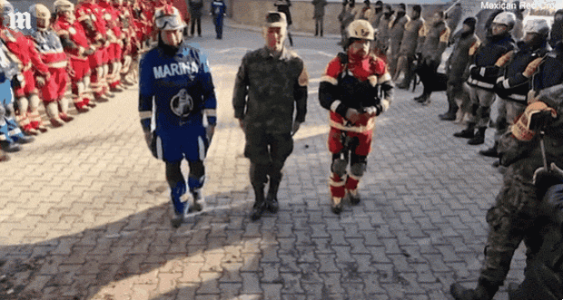 튀르키예 지진 수색 현장에 투입됐다 숨진 수색견 프레테오를 위해 멕시코 긴급구호대가 모여 추모식을 열었다