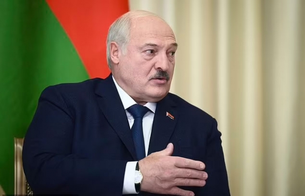 알렉산더 루카셴코 벨라루스 대통령이 2023년 2월 17일(현지시간) 러시아 모스크바 외곽의 노보-오가료보 관저에서 블라디미르 푸틴 러시아 대통령과 회담을 나누고 있다. / 사진=AP 연합뉴스