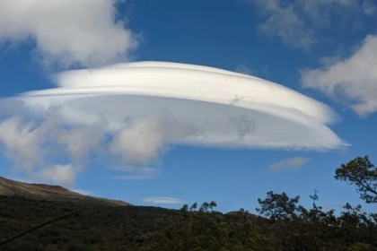 하와이 화산 위에 뜬 UFO?…렌즈형 구름 포착 [지구를 보다]