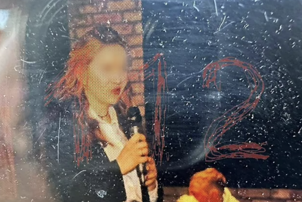 러시아 상트페테르부르크의 한 카페에서 친푸틴 유명 블로거에게 폭발물이 든 조각상을 건넨 다리야 트리오포바