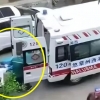 “나도 슈퍼 영웅” 우산들고 26층 아파트서 뛰어내린 中 어린이
