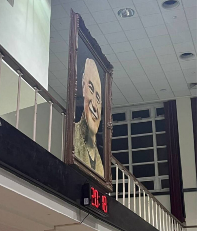 대만 국립정치대학교 사유당에 걸린 장제스 초상화. 정치대학교 학생회