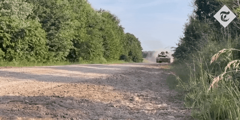 우크라이나군이 전장에 배치된 영국 주력전차 챌린저2의 모습을 최초로 공개했다.