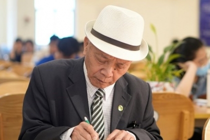 78세 노인, 하노이 법대 우등 졸업… ”죽음보다 못 배우는 게 더 두렵다” [월드피플+] 