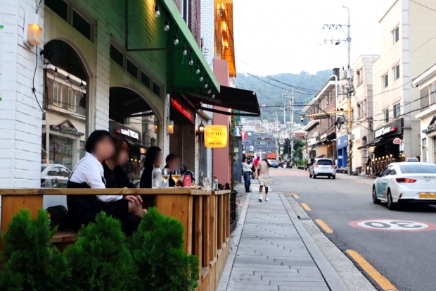 사진설명: 해방촌 초입의 여유로운 거리 모습.