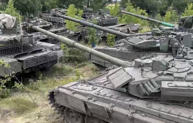 바그너 그룹이 반납한 T-90와 T-80의 탱크들