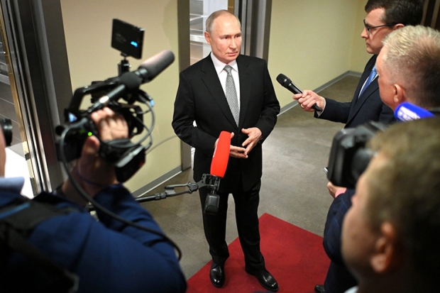 블라디미르 푸틴 러시아 대통령은 14일(현지시간) 모스크바 미래기술포럼 행사 후 기자들과 만난 자리에서 “바그너 그룹은 더는 러시아 법률 아래 존재하지 않는다”고 말했다. / 사진=크렘린궁
