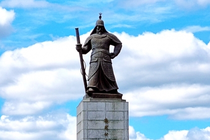 국내 어디서나 만날 수 있는 이순신 장군…영정·동상 모습이 약간씩 다른 이유 [한ZOOM]   