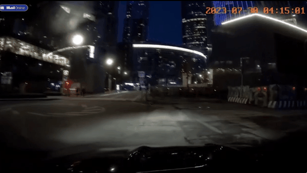 현지시간으로 30일 새벽 러시아 모스크바 중심가가 드론 공격을 받는 모습