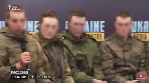 앳된 얼굴의 러시아 징집병들이 우크라이나 포로가 된 후 전장에서의 경험을 말하고 있다. / 사진=라디오 스보보다 유튜브