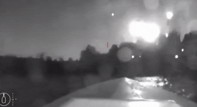 우크라이나 해상드론이 러시아군의 대형 상륙함인 올레네고르스키 고르냐크를 공격하는 모습