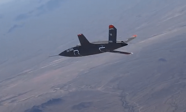 XQ-58A 발키리의 시험비행 모습