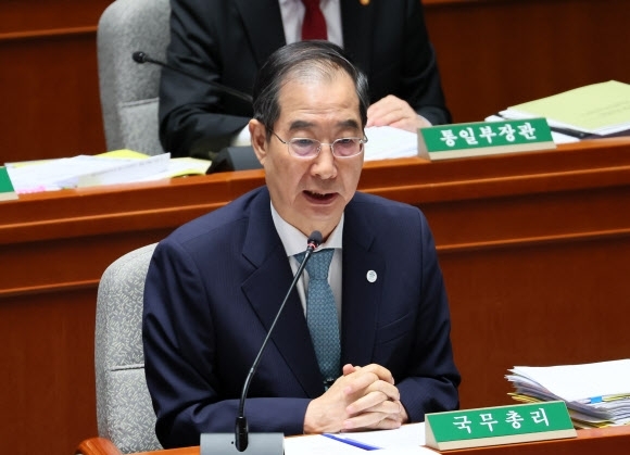 한덕수 국무총리가 국회에서 열린 예산결산특별위원회 전체회의에서 의원 질의에 답변하고 있다. 2023.8.30 연합뉴스