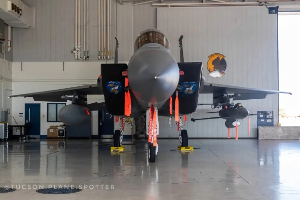 미국 오리건주 방위군 제142전투비행단 소속 F-15C의 왼쪽 날개 아래에 Kratos UTAP-22 드론이 장착된 모습. 롱숏 드론 역시 이같은 방식으로 전투기에 탑재될 것으로 보인다. 사진=tucson.plane.spotter