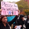 “유대인, 세상서 치워달라”…‘팔 지지’ 시위서 ‘반유대주의 팻말’ 든 학생들