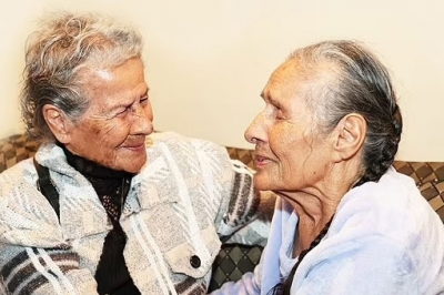 美 90세 쌍둥이 자매, 81년 만에 재회한 눈물겨운 사연 [월드피플+]