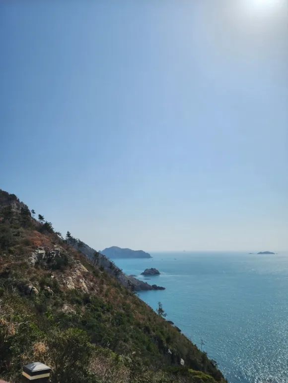 상·하 추자도 두 코스를 하루 만에 완주하기에는 어려움이 있으니 1박 2일 코스로 잡아 나누어 걷는 것을 추천한다.