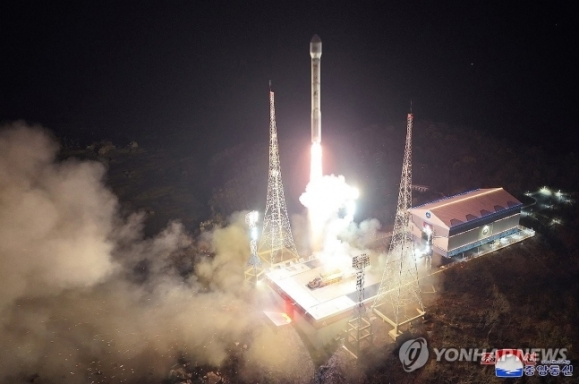 조선중앙통신은 국가항공우주기술총국은 2023년 11월 21일 22시 42분 28초에 평안북도 철산군 서해위성발사장에서 정찰위성 ‘만리경-1호’를 신형위성운반로켓 ‘천리마-1형’에 탑재해 성공적으로 발사했다고 보도했다.2023.11.22