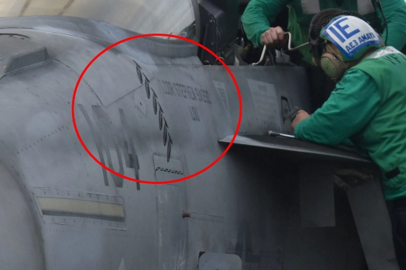 최근 비즈니스 인사이더(BI)가 직접 촬영한 슈퍼호넷 전투기는 미사일 6발을 그려넣었다. / 사진=BI