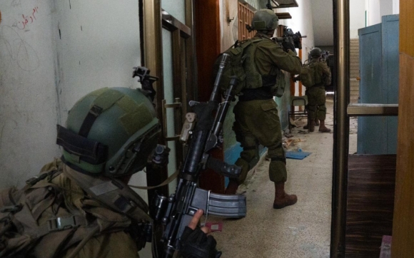 2024년 3월 21일(현지시간) 이스라엘군(IDF)이 공개한 날짜 미상 사진에는 가자지구에서 작전 중인 이스라엘 군인들의 모습이 담겨 있다. / 사진=IDF
