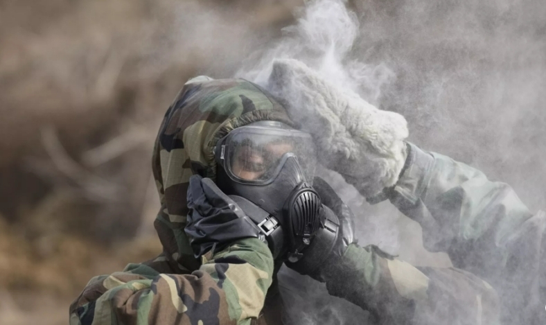 러軍에 ‘독살’ 당하는 우크라군…“금지된 ‘질식제’ 및 최루가스 사용” [핫이슈]