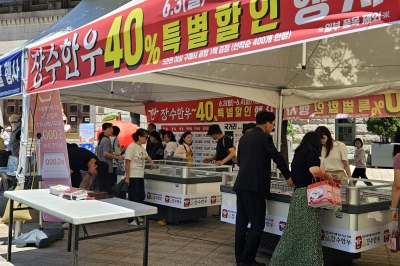 전북 장수군, 서울광장에서 한우와 오미자청 등 농축산물최대 40% 할인 행사 진행