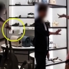 ‘맨발로 진열 상품 집어던져’···SNS 달군 대만 쇼핑센터 진상손님 (영상)