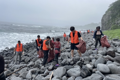 “깨끗한 제주 바다로 오세요” 퍼시픽 리솜, 해녀와 함께 중문 색달해수욕장 환경 정화 활동