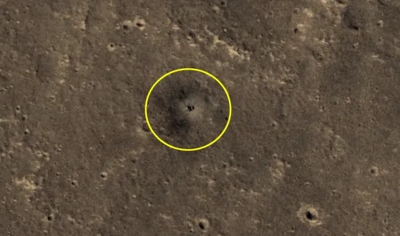 NASA 화성정찰위성(MRO)이 지난 10월 촬영한 인사이트의 모습. NASA
