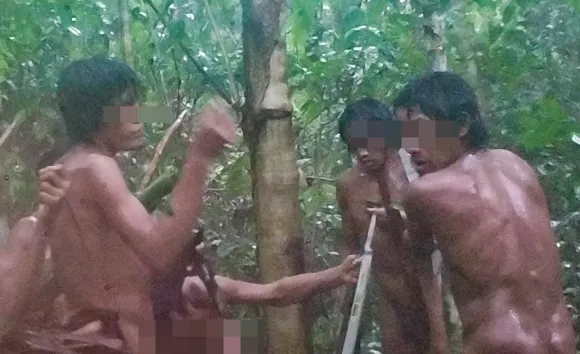 카메라에 포착된 마사코 부족의 모습. 브라질 국립원주민재단(Funai)