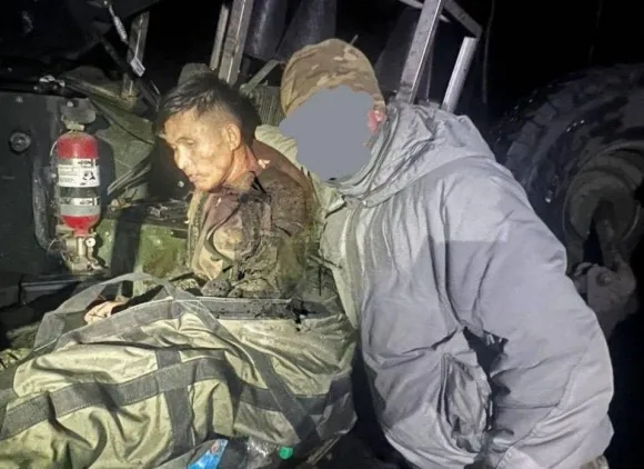 우크라이나군에 생포된 북한군 병사(왼쪽) / 출처=와르샬18 텔레그램