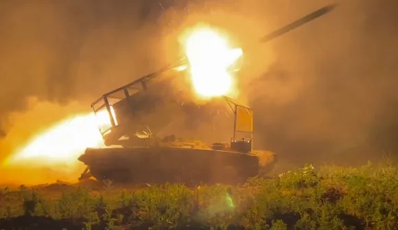 러시아군의 다연장 로켓이 쿠르스크 지역 우크라이나 진지를 향해 발사되고 있다. AP연합뉴스 자료사진