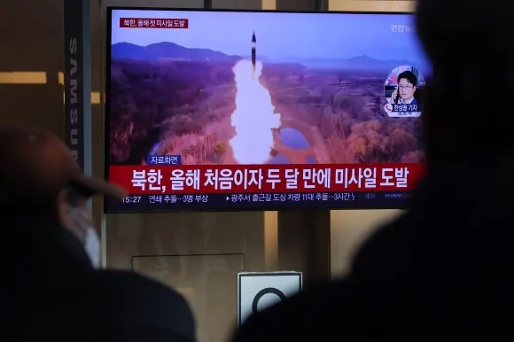 북한 극초음속 추정 탄도미사일 발사