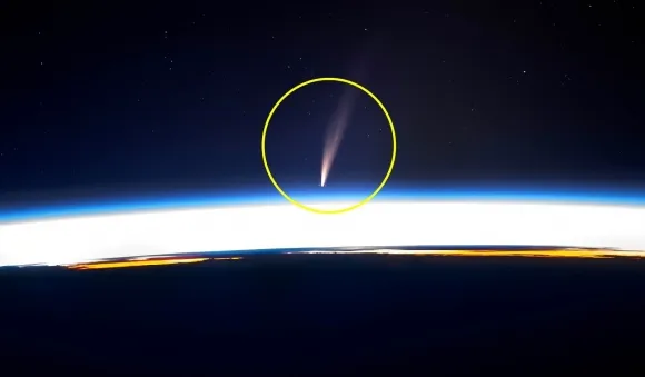NASA 우주비행사 돈 페티트가 국제우주정거장에서 촬영한 혜성 C/2024 G3. NASA NASA 우주비행사 돈 페티트가 국제우주정거장에서 촬영한 혜성 C/2024 G3. NASA