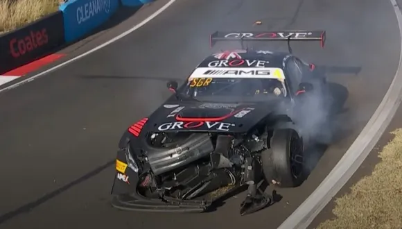 사고 직후 메르세데스-AMG GT3. 사진=바서스트 12시간 유튜브