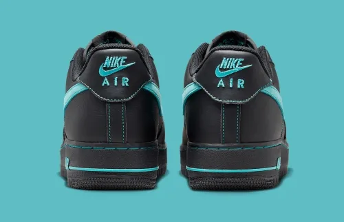 나이키 에어 포스 1 로우 블랙/오로라 그린. 출처=나이키