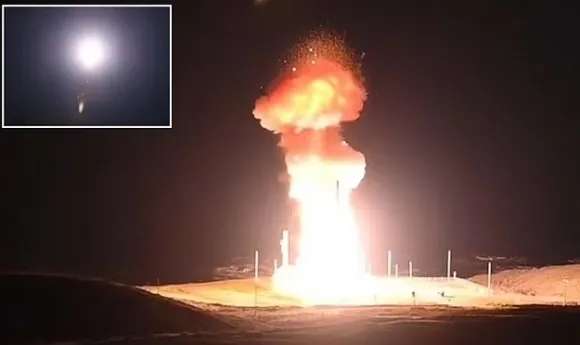 19일(현지시간) 미 캘리포니아주 반덴버그 기지에서 미니트맨3 대륙간탄도미사일(ICBM)이 발사되고 있다. 반덴버그 기지 홈페이지 캡처