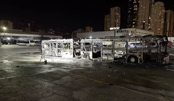 이스라엘 현지시간으로 20일 오후 9시경 텔아비브 교외 지역 바트얌에 있는 주차장 여러 곳에서 버스 3대가 잇따라 폭발했다.