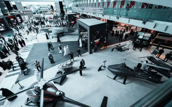 엣지그룹이 전시한 다양한 회전익 무인기들. 출처=엣지그룹 엑스