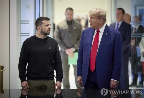 지난해 9월 미국 뉴욕에서 만난 젤렌스키 우크라이나 대통령(왼쪽)과 트럼프 미국 대통령(오른쪽). EPA 연합뉴스