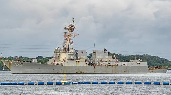 상원 군사위 청문회에서 공개된 여러 곳이 녹슨 USS 듀이. 출처=엑스(@WarshipCam)