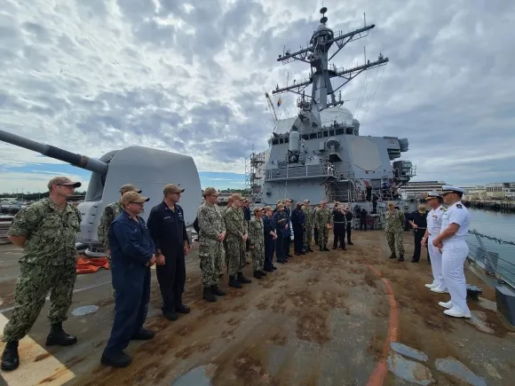 2022년 12월 공개된 오랜 작전으로 심각하게 부식된 USS 호퍼 갑판. 출처=USS 호퍼(DDG-70) 페이스북