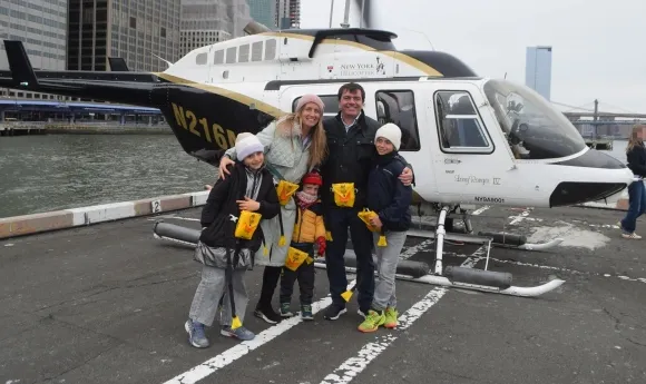 이번 사고로 숨진 아구스틴 에스코바르 가족. New York Helicopter Tours LLC 이번 사고로 숨진 아구스틴 에스코바르 가족. New York Helicopter Tours LLC