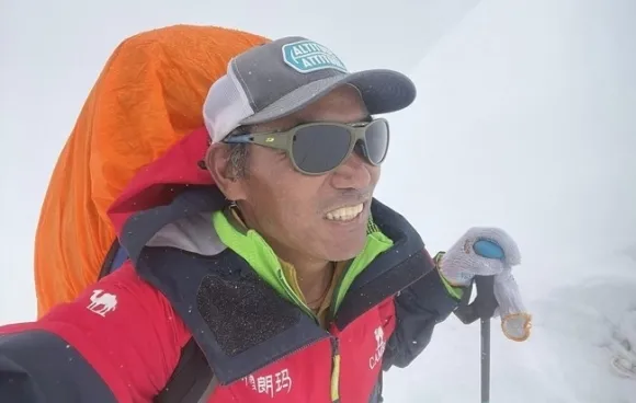 등정 중인 카미 리타 모습. 페이스북 캡처