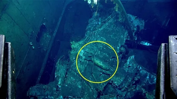 USS 요크타운에서 전복된 SBD 돈틀리스 폭격기가 발견됐는데 동체 아래에 장착된 폭탄이 보인다. NOAA Ocean Exploration USS 요크타운에서 전복된 SBD 돈틀리스 폭격기가 발견됐는데 동체 아래에 장착된 폭탄이 보인다. NOAA Ocean Exploration