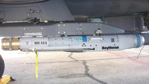 F-15E에 탑재된 스톰브레이커. 레이시온 제공 F-15E에 탑재된 스톰브레이커. 레이시온 제공